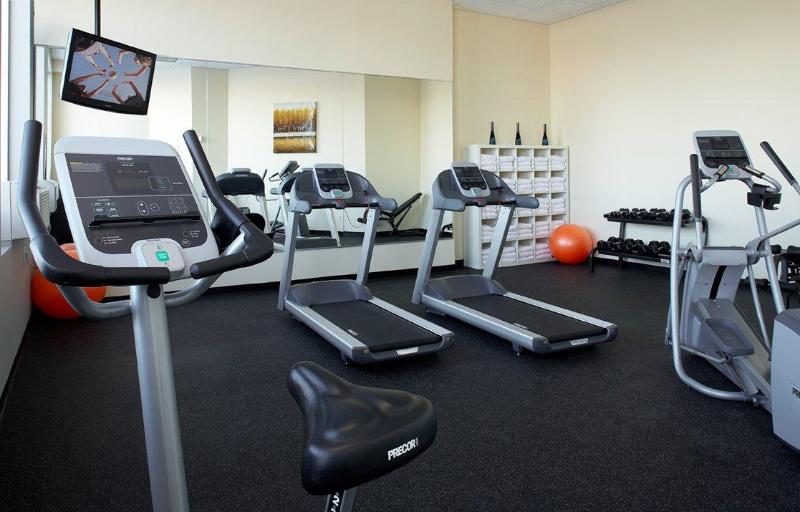 فندق Holiday Inn & Suites Montreal Airport, An Ihg