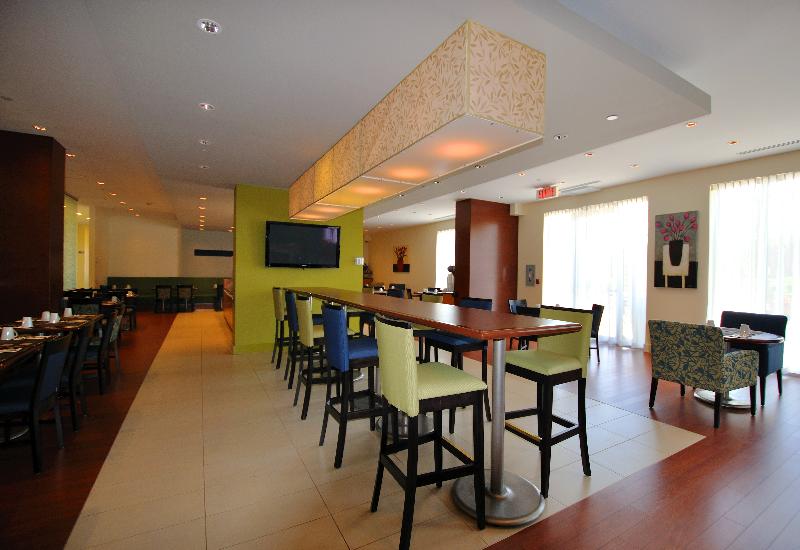 فندق Holiday Inn & Suites Montreal Airport, An Ihg