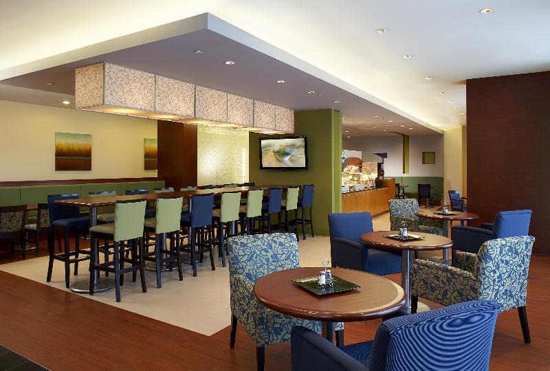 فندق Holiday Inn & Suites Montreal Airport, An Ihg