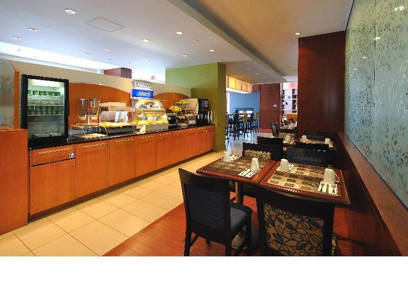فندق Holiday Inn & Suites Montreal Airport, An Ihg