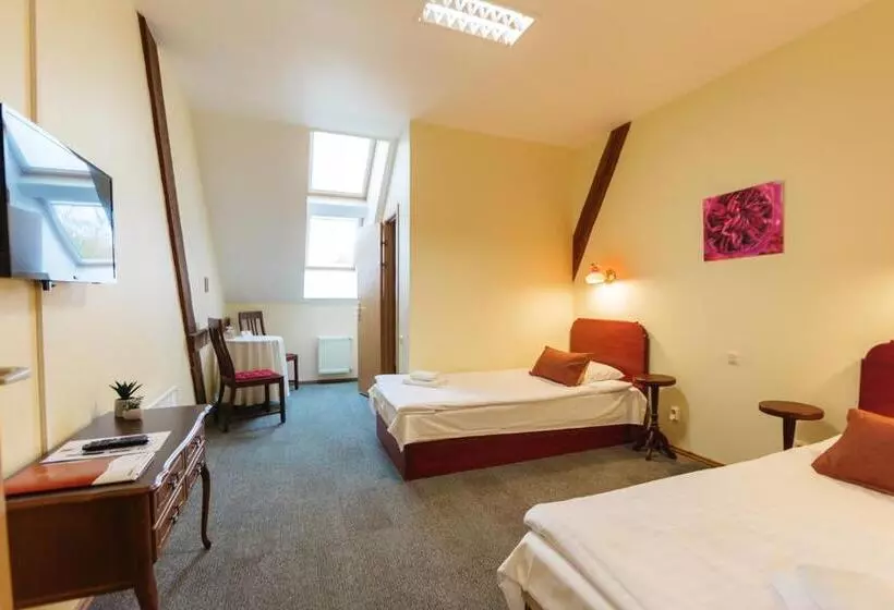 هتل Jaunmoku Palace Complex