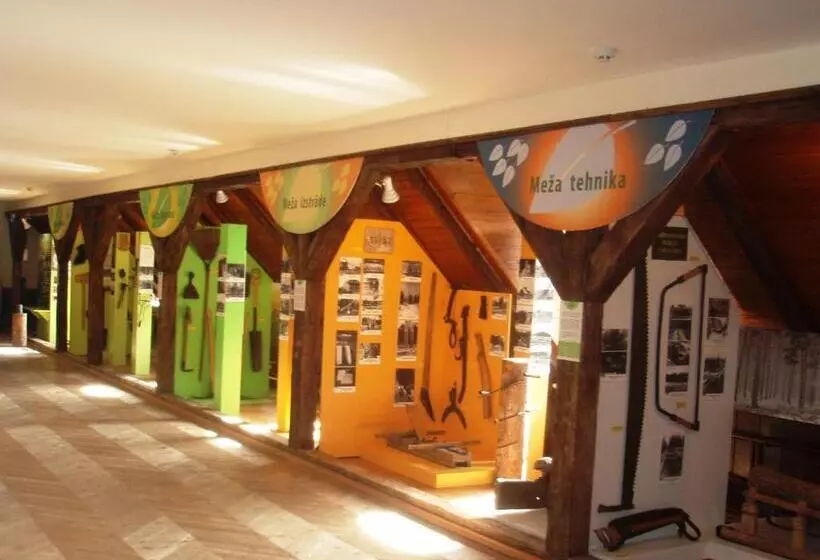 هتل Jaunmoku Palace Complex