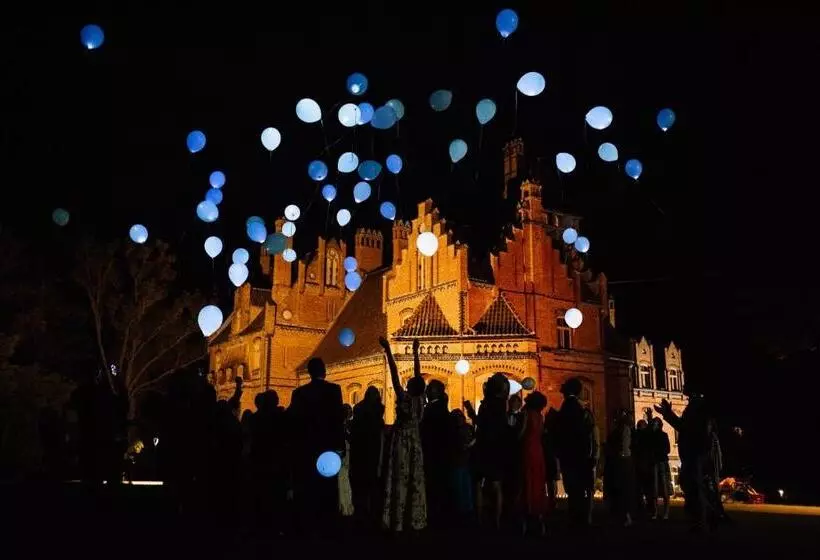 هتل Jaunmoku Palace Complex