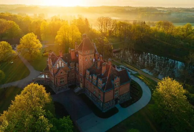 هتل Jaunmoku Palace Complex