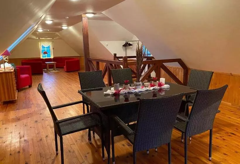 هتل Jaunmoku Palace Complex