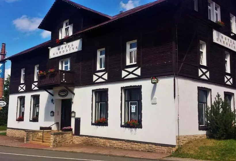 酒店 Karolina