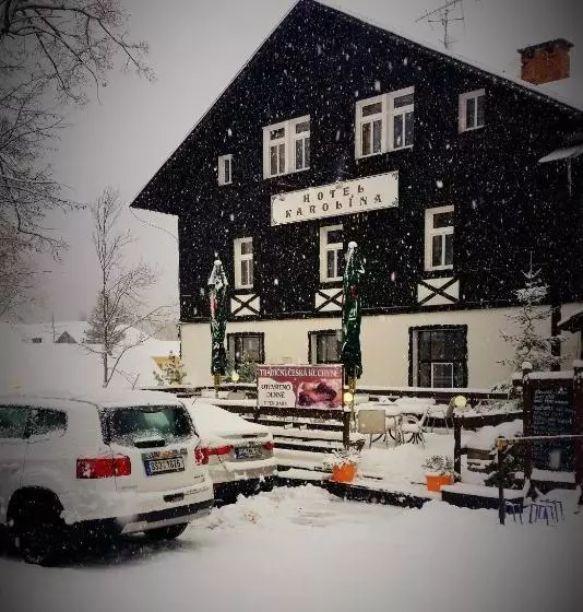 酒店 Karolina