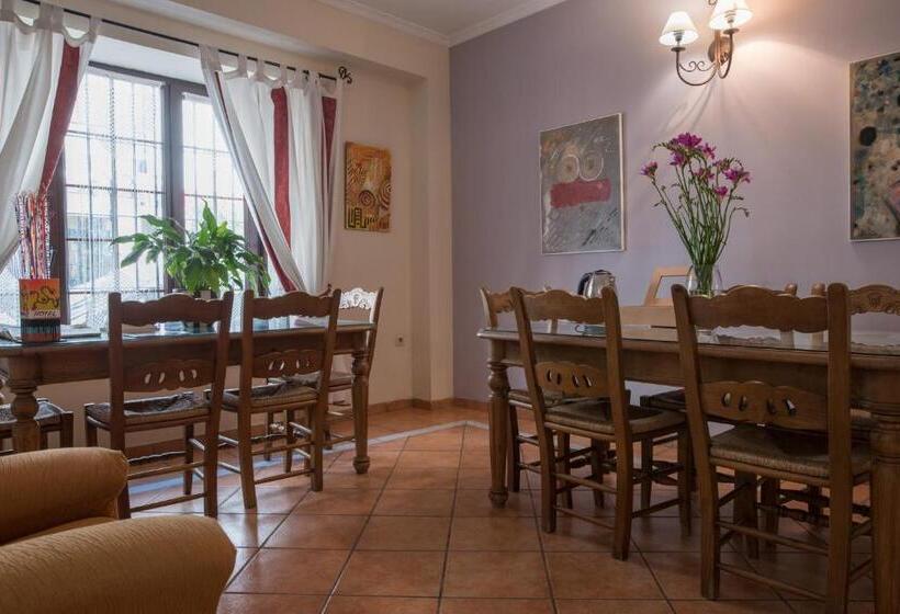 בית מלון כפרי Morales