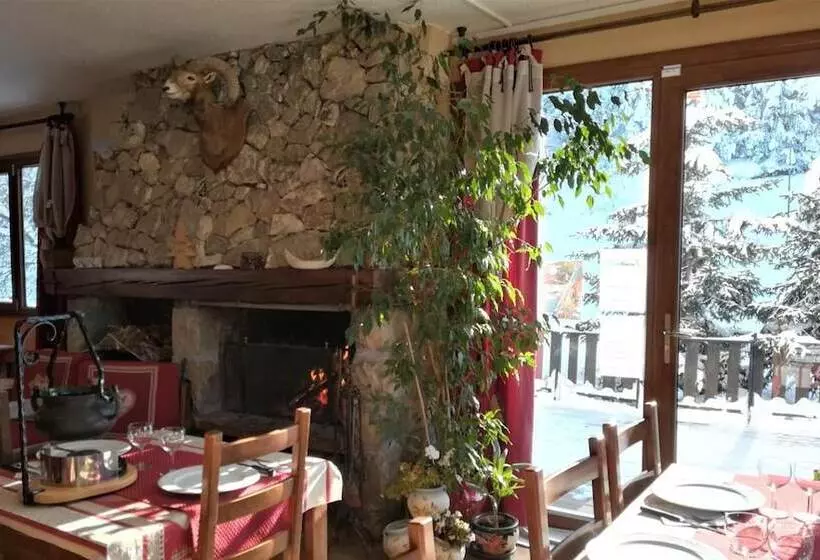 ホテル Restaurant Le Blanchon