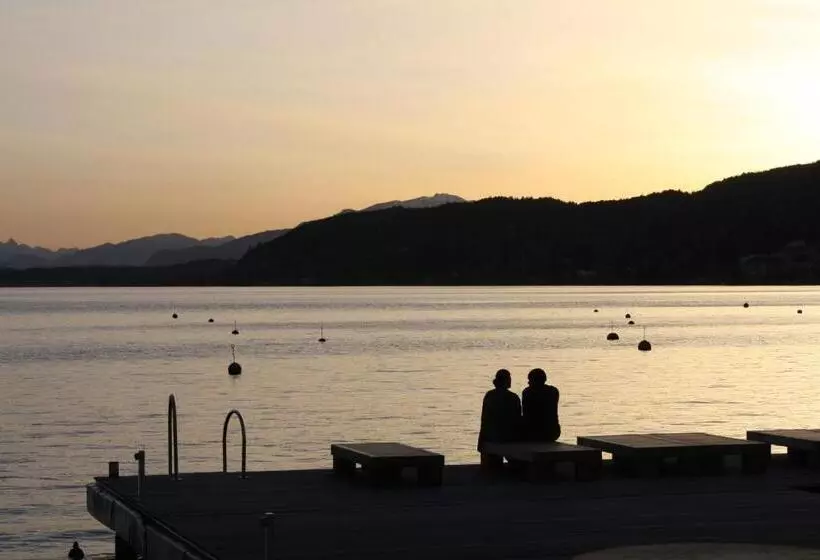 ホテル Sonnblick Am Wörthersee
