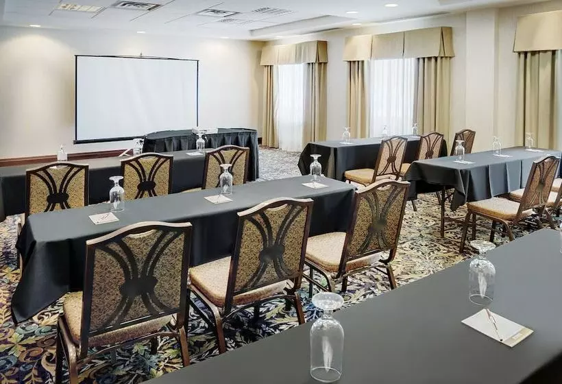 Отель Staybridge Suites Oakville Burlington, An Ihg