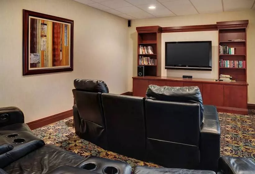 Отель Staybridge Suites Oakville Burlington, An Ihg