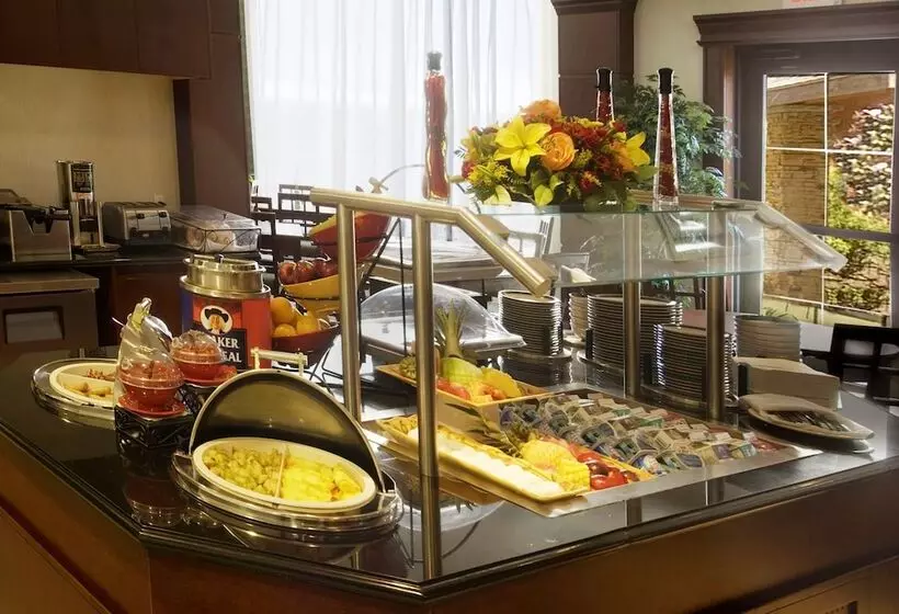 Отель Staybridge Suites Oakville Burlington, An Ihg