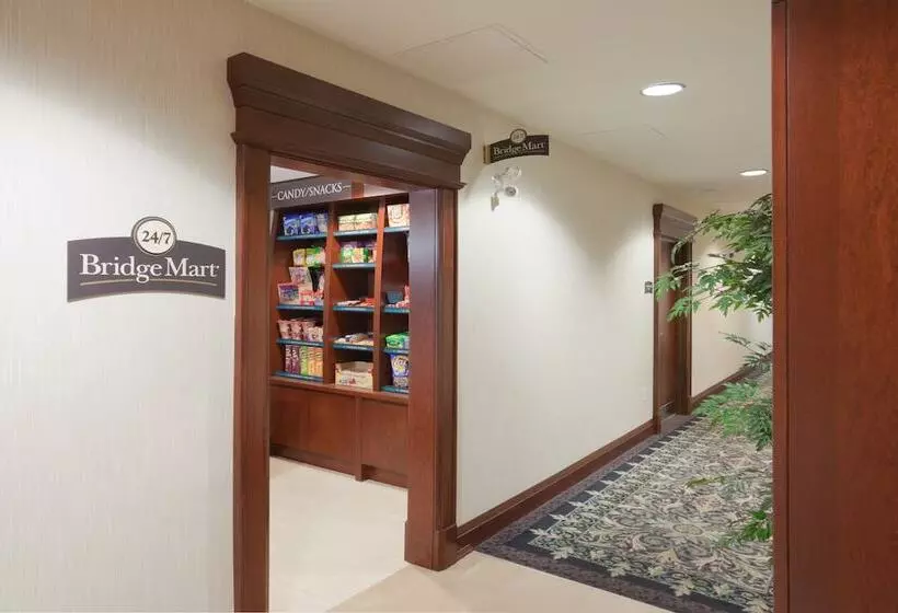 Отель Staybridge Suites Oakville Burlington, An Ihg