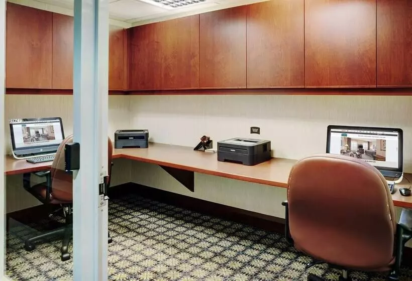 Отель Staybridge Suites Oakville Burlington, An Ihg