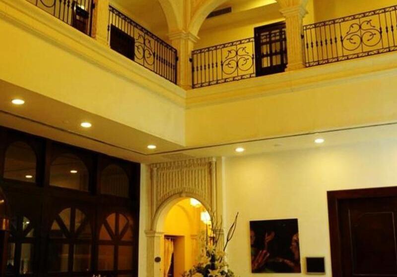 Otel The Convention Center & Royal Suites