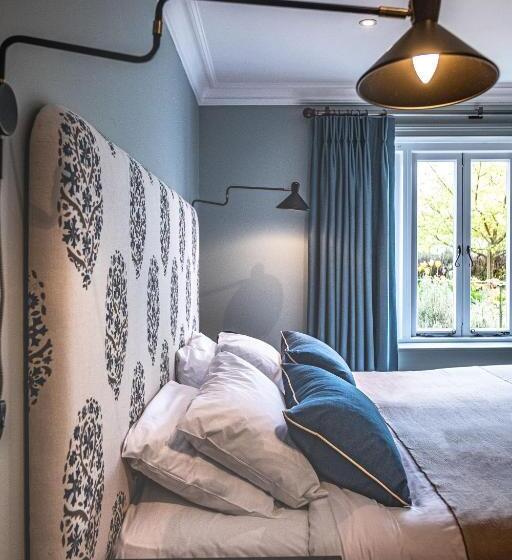 בית מלון כפרי The Crown Inn