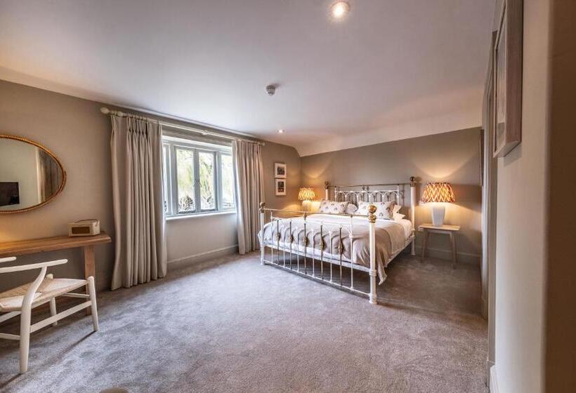 בית מלון כפרי The Crown Inn