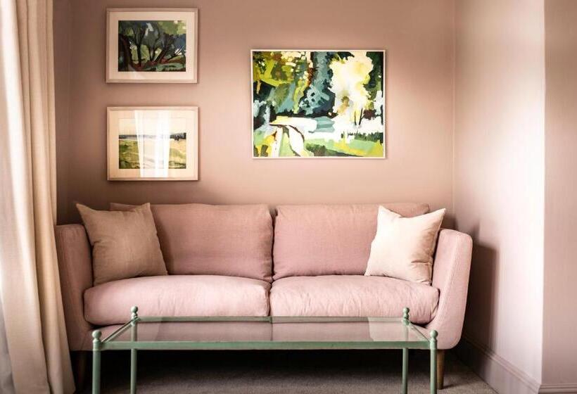 בית מלון כפרי The Crown Inn