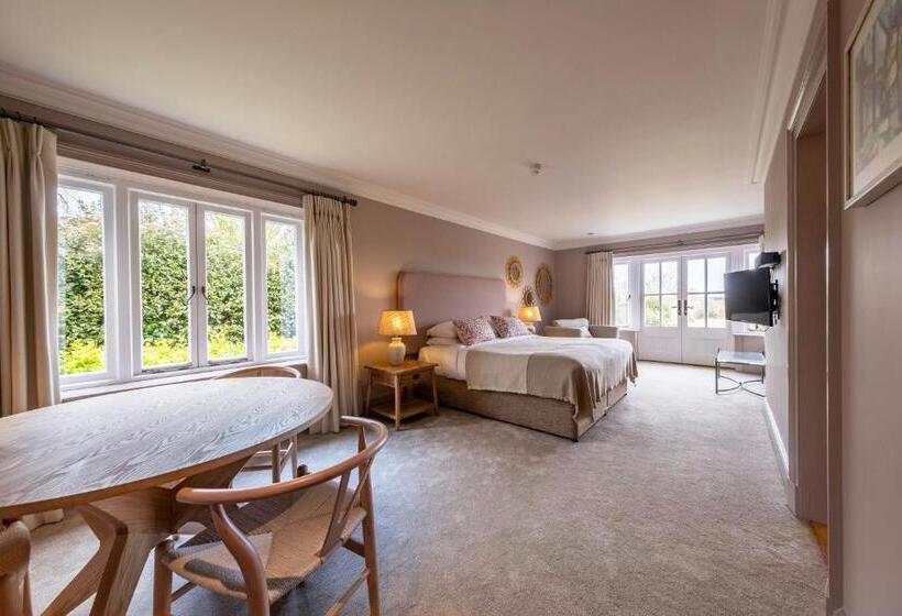 בית מלון כפרי The Crown Inn