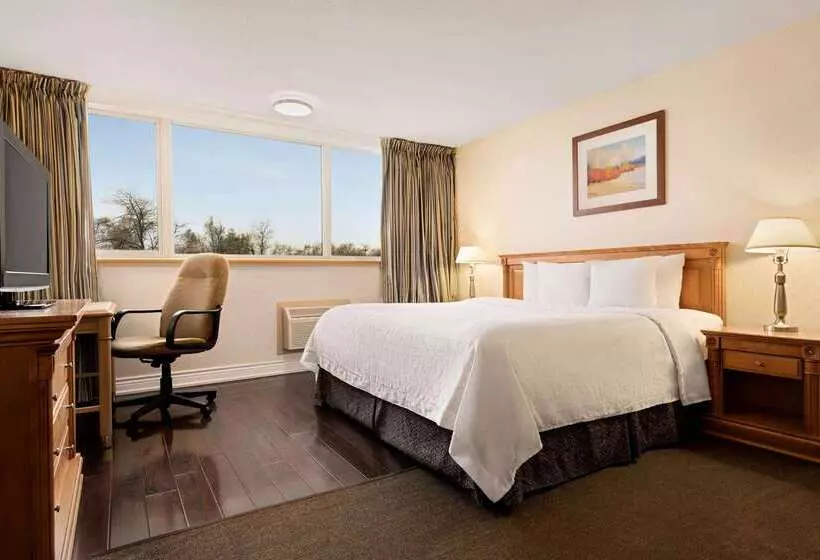 호텔 Travelodge By Wyndham Richmond Hill