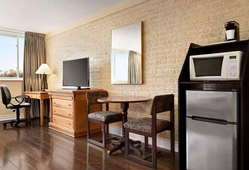 호텔 Travelodge By Wyndham Richmond Hill