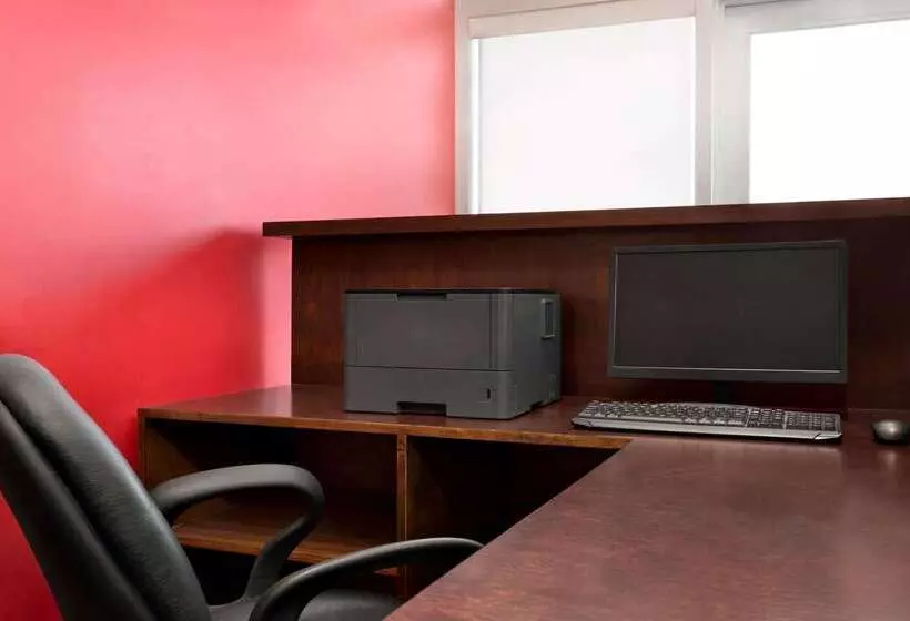 호텔 Travelodge By Wyndham Richmond Hill