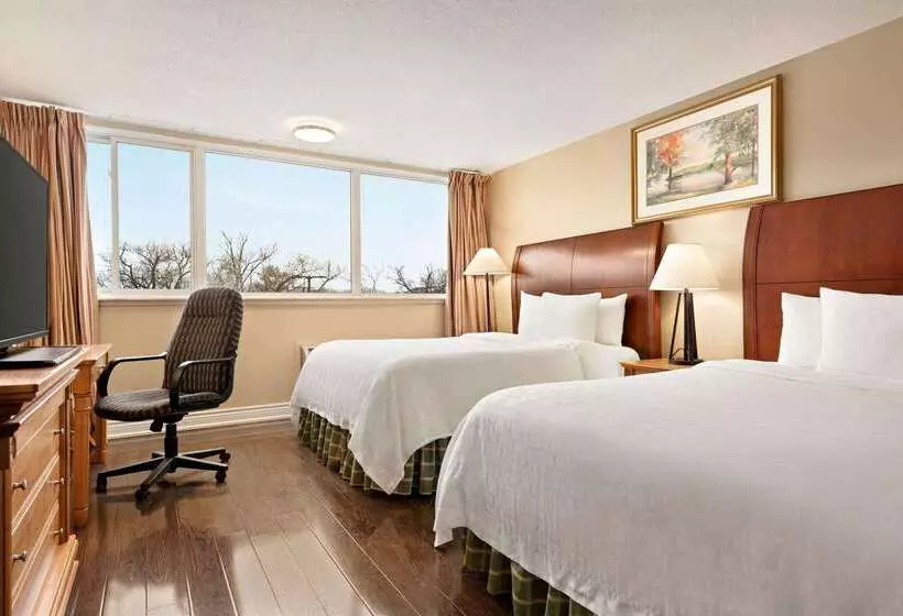 호텔 Travelodge By Wyndham Richmond Hill