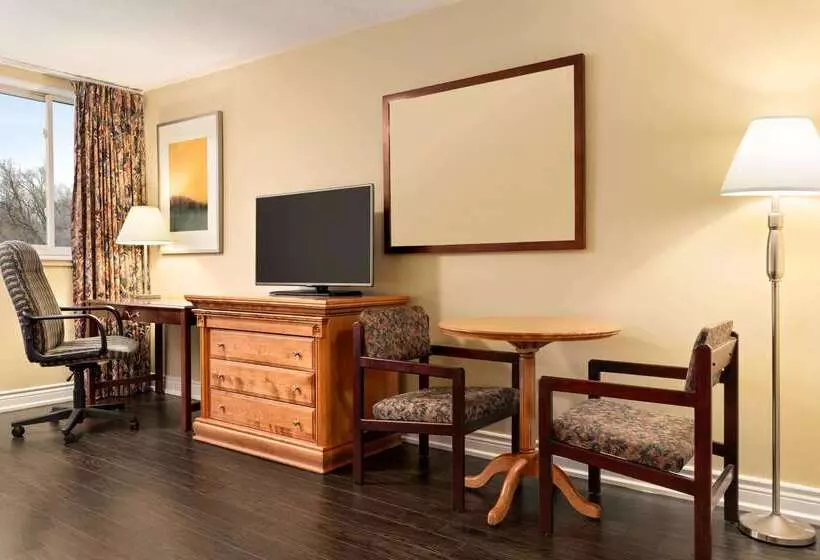 호텔 Travelodge By Wyndham Richmond Hill