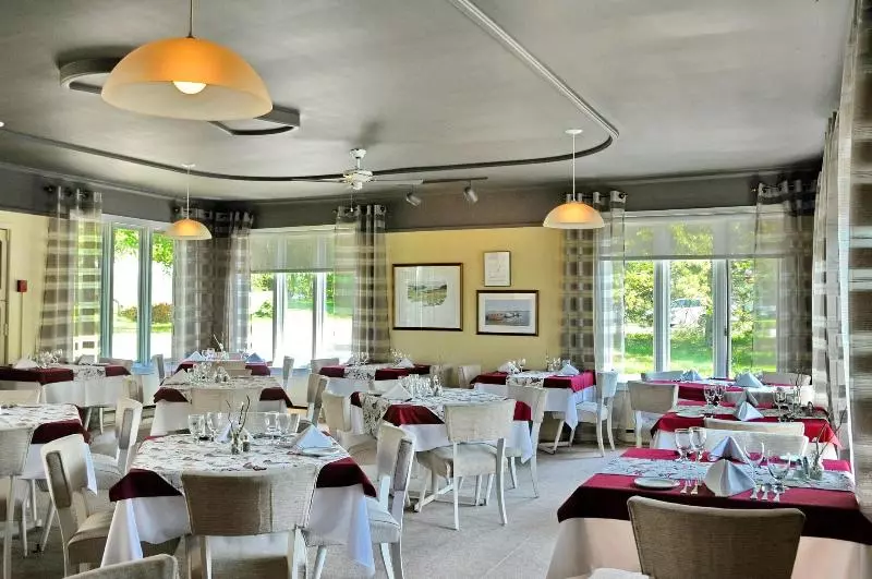 هتل Auberge Beausejour