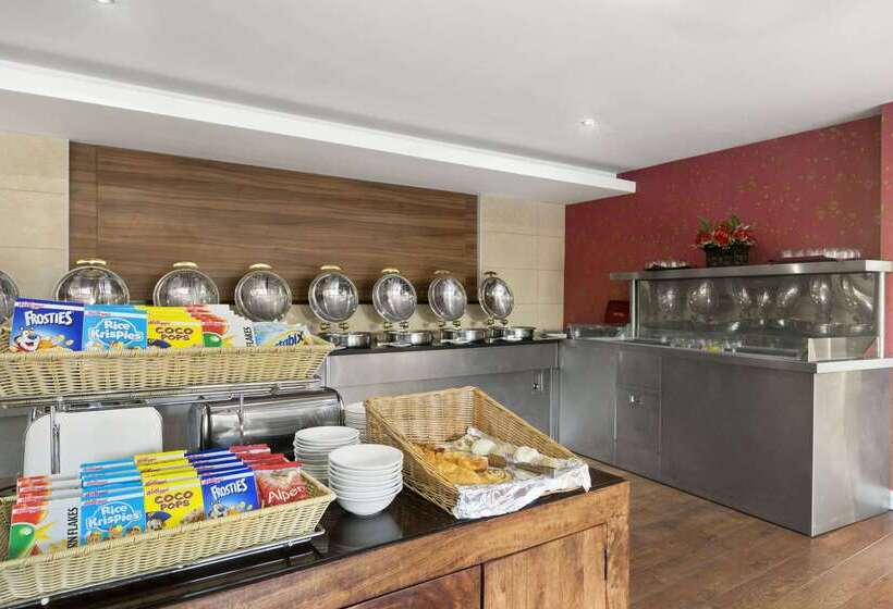 בית מלון כפרי Ramada Birmingham Oldbury M5 J2