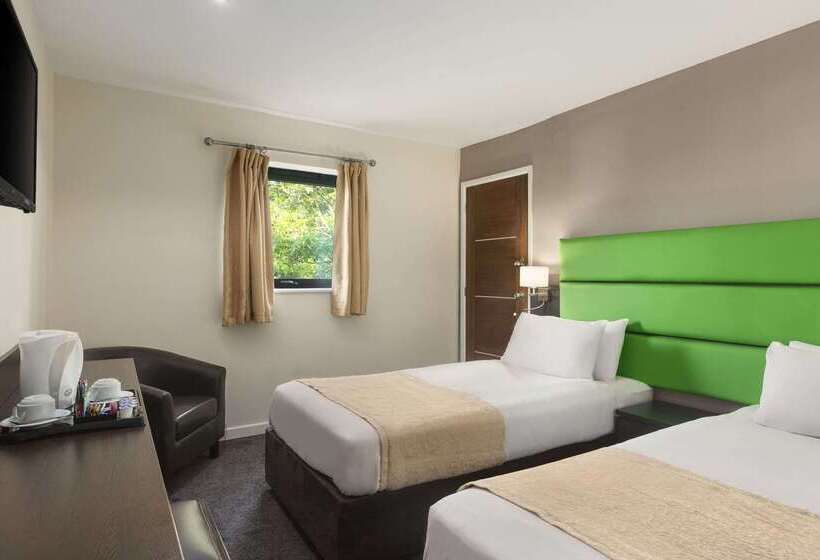 בית מלון כפרי Ramada Birmingham Oldbury M5 J2