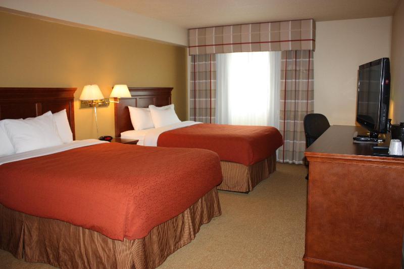 هتل Travelodge Suites By Wyndham Regina Eastgate Bay