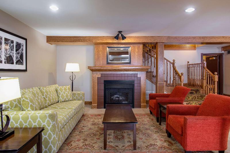 هتل Travelodge Suites By Wyndham Regina Eastgate Bay