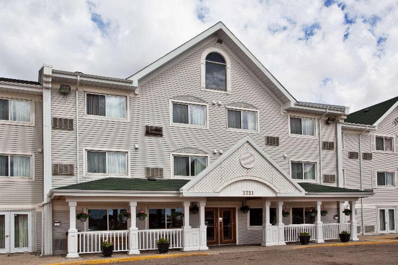 هتل Travelodge Suites By Wyndham Regina Eastgate Bay