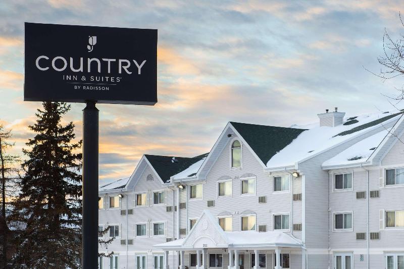 هتل Travelodge Suites By Wyndham Regina Eastgate Bay