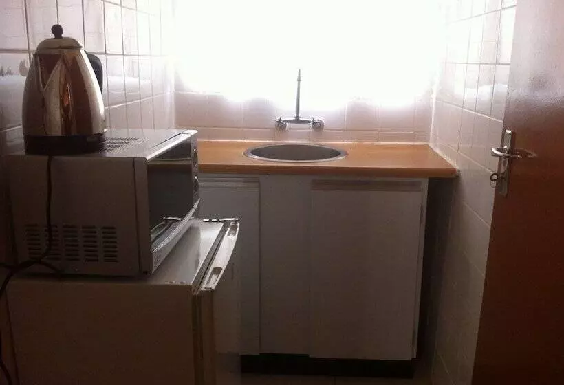 پانسیون Calvary Guest House