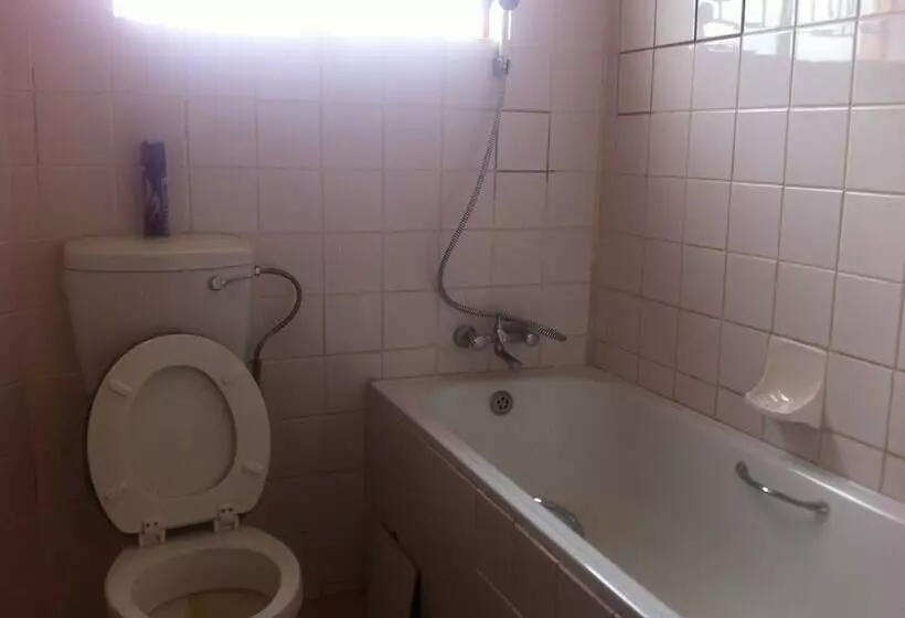 پانسیون Calvary Guest House