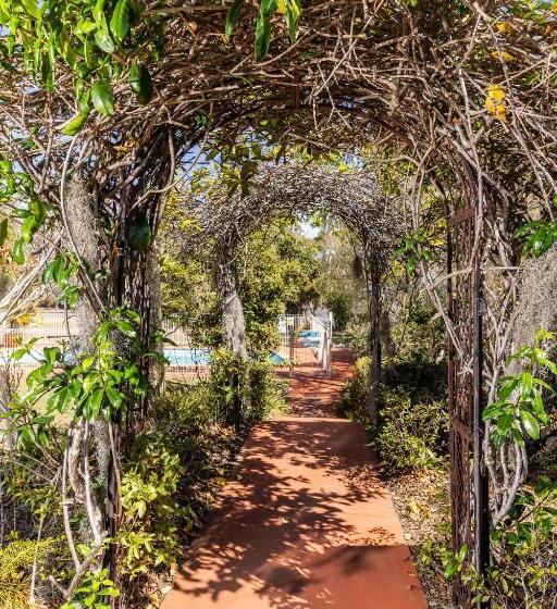 מוטל Benaraby Hilltop Motorinn