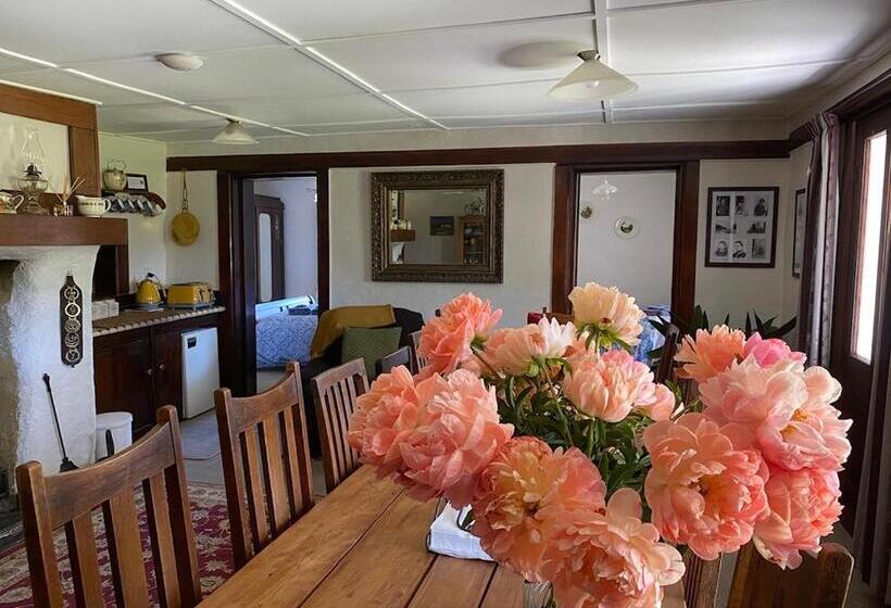 Tophouse Historical Inn Bed And Breakfast