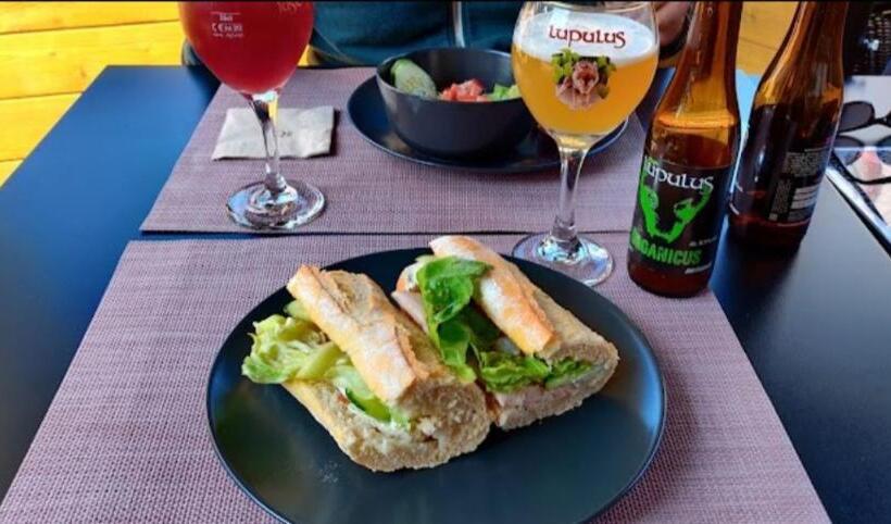 تختخواب و صبحانه Renée Cense