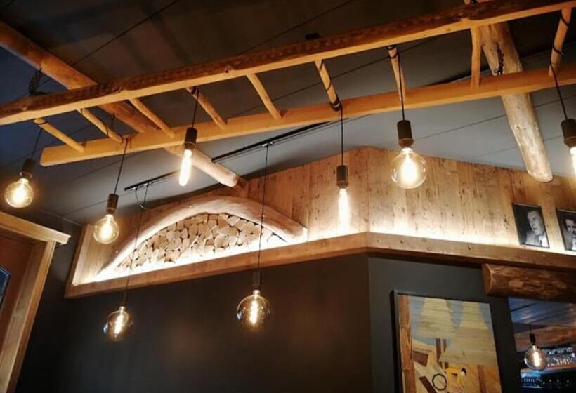 تختخواب و صبحانه Renée Cense