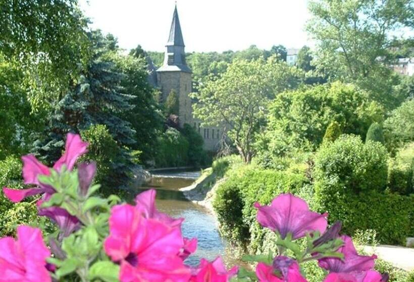 تختخواب و صبحانه Renée Cense