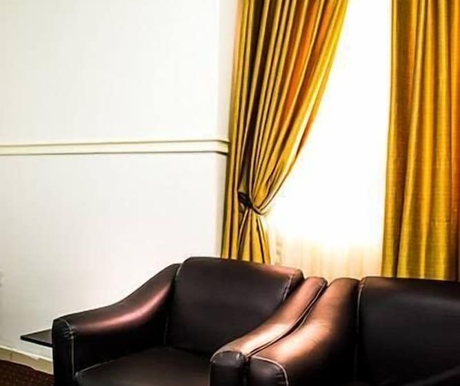 هتل Bjorne Classic Suites