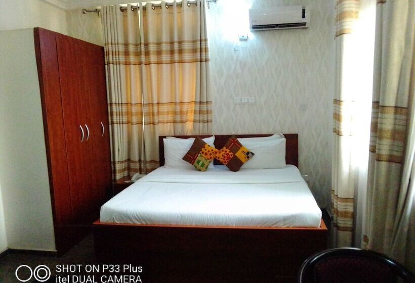 هتل Bjorne Classic Suites