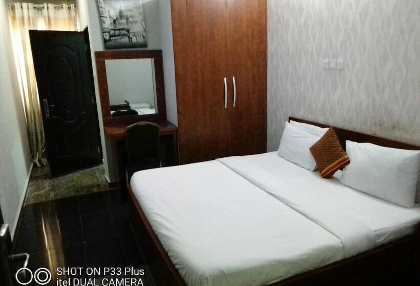 هتل Bjorne Classic Suites