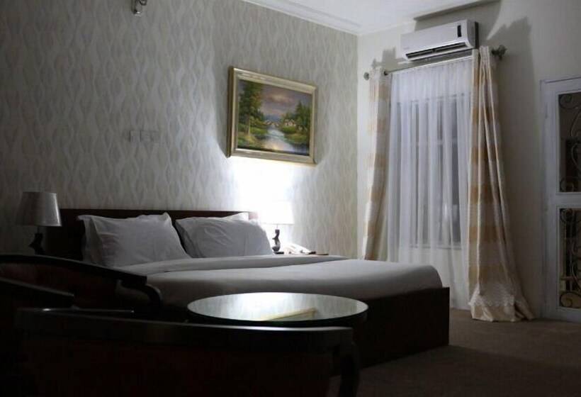هتل Bjorne Classic Suites