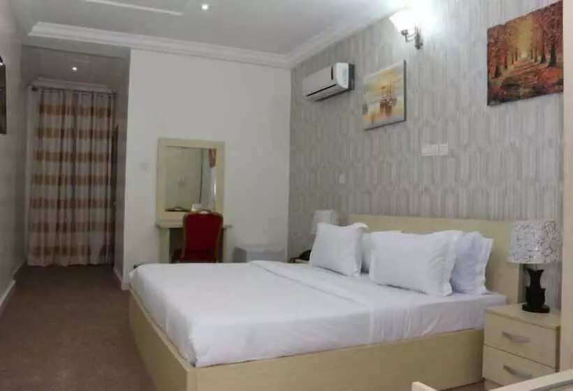 هتل Bjorne Classic Suites