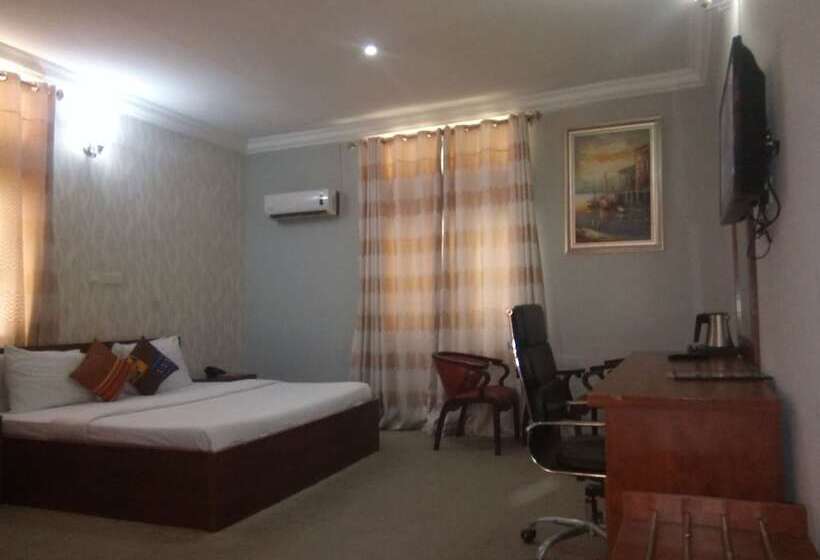 هتل Bjorne Classic Suites