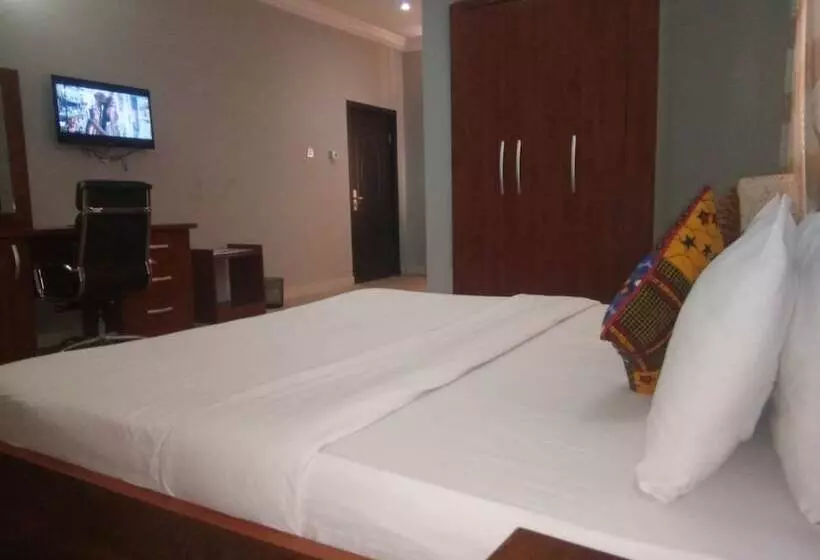 هتل Bjorne Classic Suites